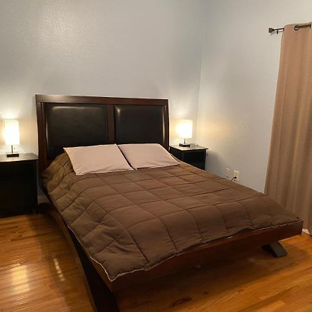 Villa Cozy House With Large Free Parking On Premises Springfield Exterior foto